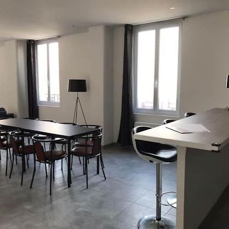 Appartement 10 pers face gare SNCF Appart Hotel le Cygne A Bourges Extérieur photo
