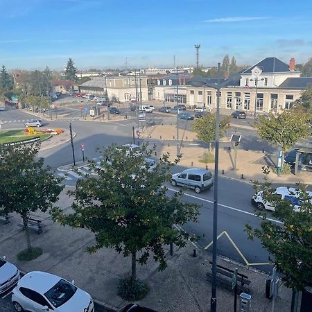 Appartement 10 pers face gare SNCF Appart Hotel le Cygne A Bourges Extérieur photo
