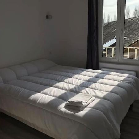 Appartement 10 pers face gare SNCF Appart Hotel le Cygne A Bourges Extérieur photo