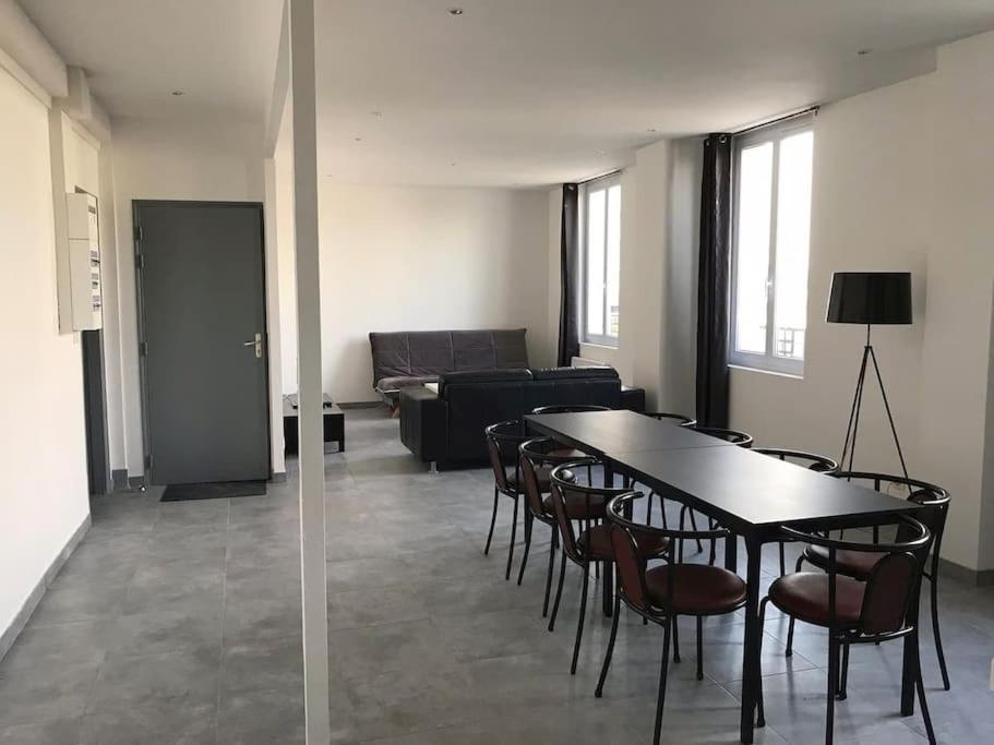Appartement 10 pers face gare SNCF Appart Hotel le Cygne A Bourges Extérieur photo
