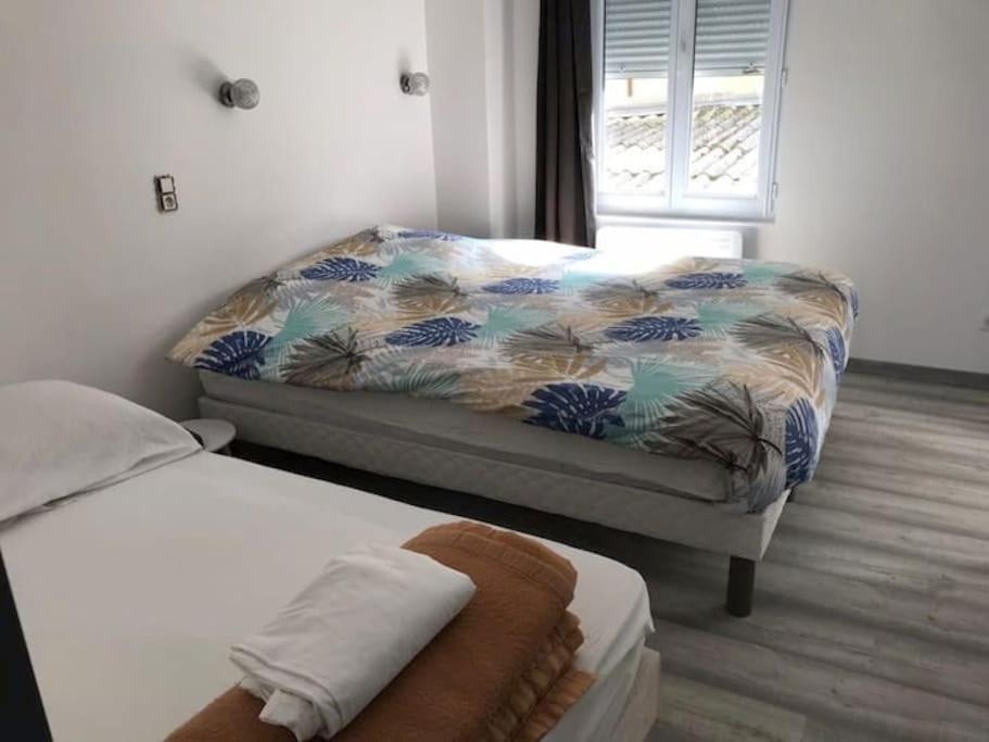 Appartement 10 pers face gare SNCF Appart Hotel le Cygne A Bourges Extérieur photo